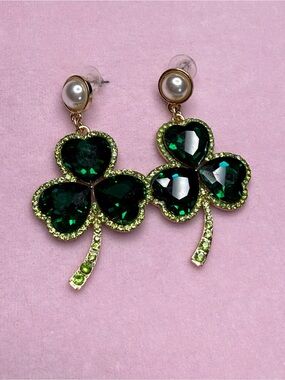 Emerald Green Clover Drop Earrings - Pearl Top